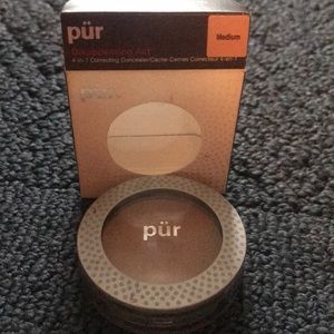 Pur 4-1 correcting concealer in medium